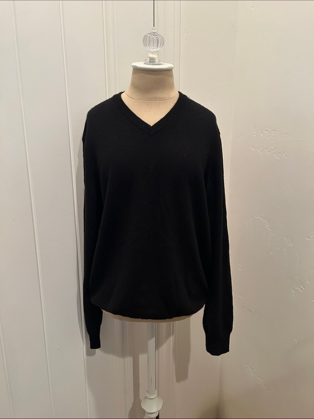 Mantovani Studio Men's V-Neck Black Cashmere Sweater